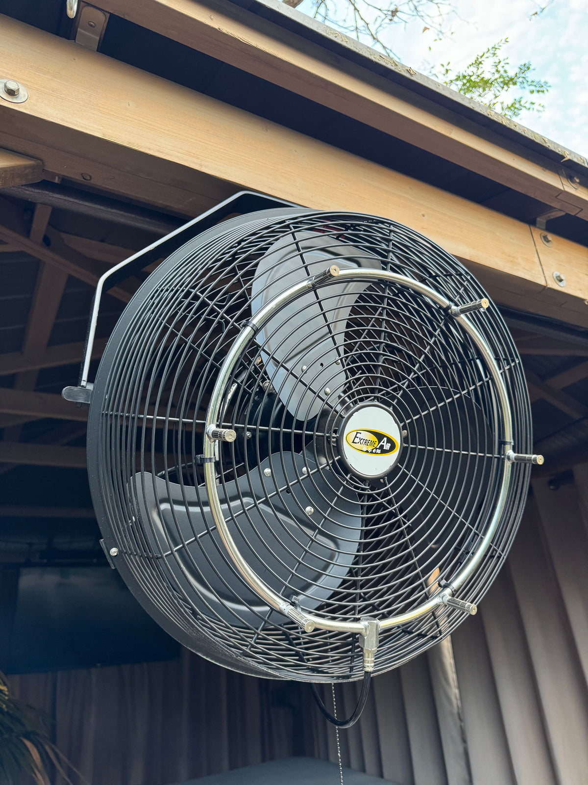 18" Misting POW ( Premium Outdoor Waterproof ) Fan with 6 Nozzles